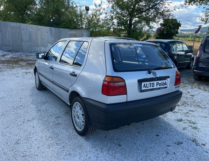 Volkswagen Golf 12