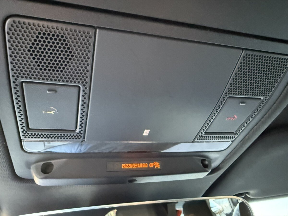 Land Rover Defender SUV / Terénní 3,0 l 183 kw