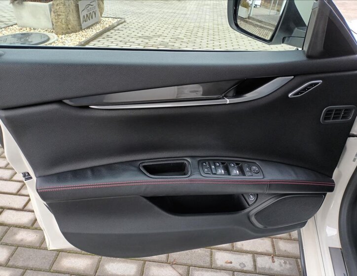 Maserati Ghibli Sedan 3,0 l 243 kw