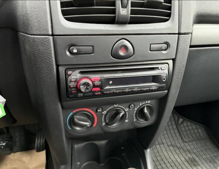 Renault Clio Hatchback 1,1 l 43 kw