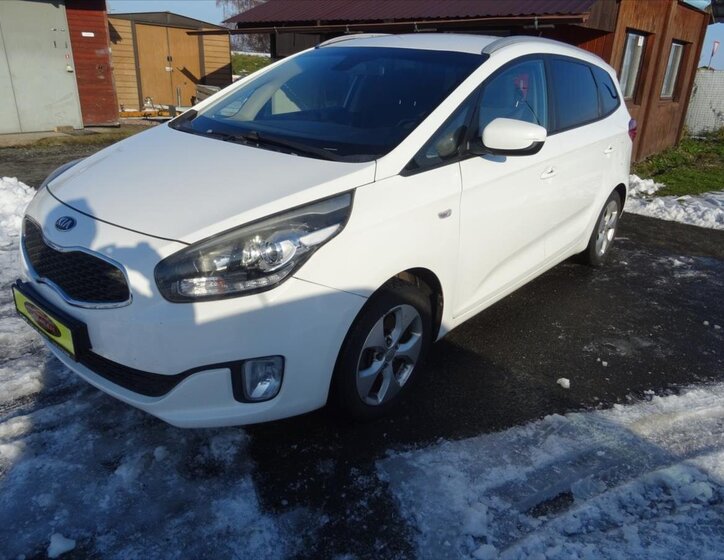 KIA Carens 5