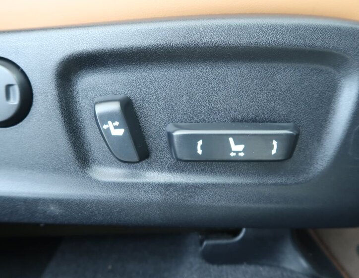 Lexus RX 300 SUV 2,0 l 175 kw