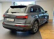 Audi Q7 4