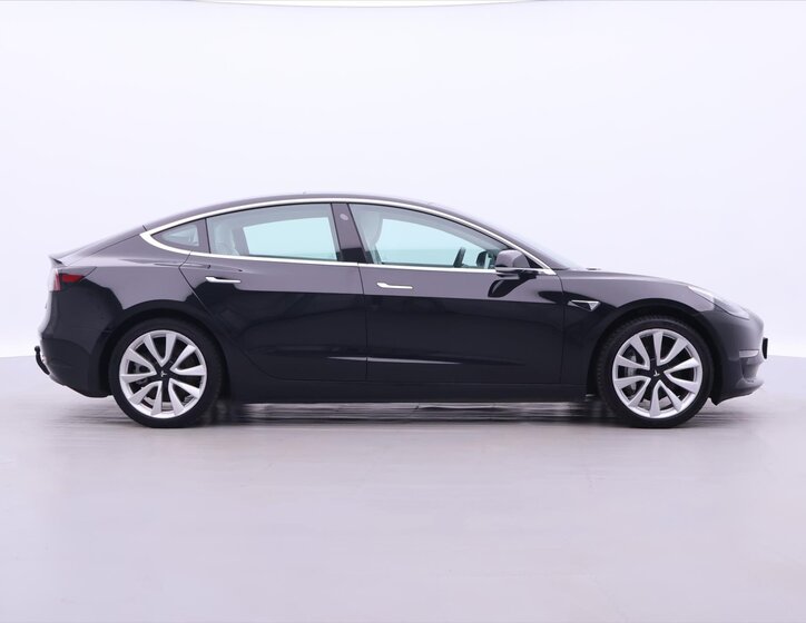 Tesla Model 3 8