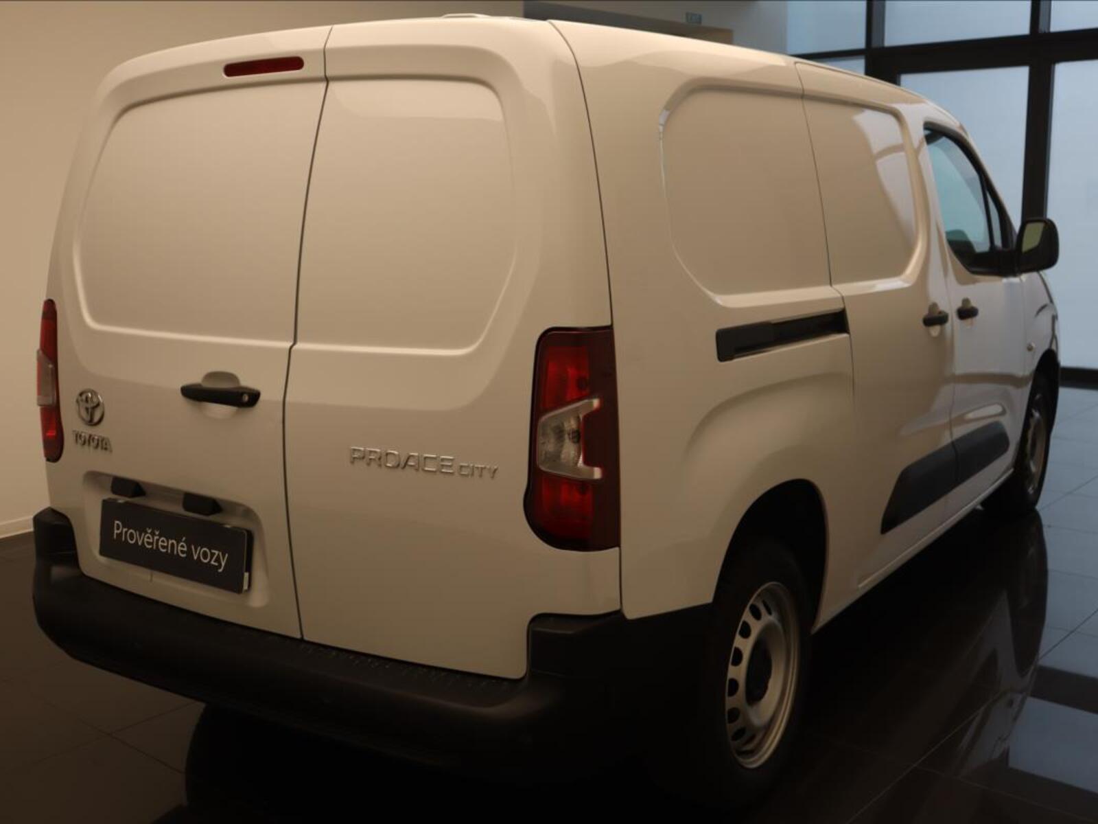 Toyota ProAce 6