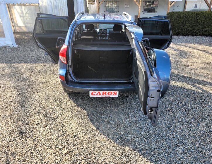 Toyota RAV4 SUV / Terénní 2,2 l 100 kw