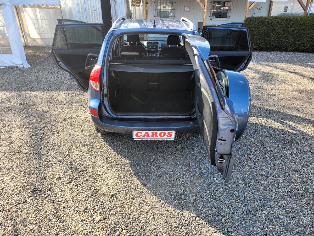 Toyota RAV4 SUV / Terénní 2,2 l 100 kw