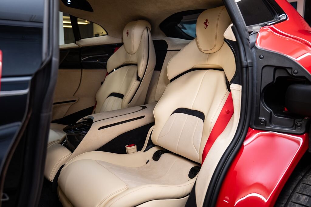 Ferrari Ostatní Hatchback 6,5 l 529 kw