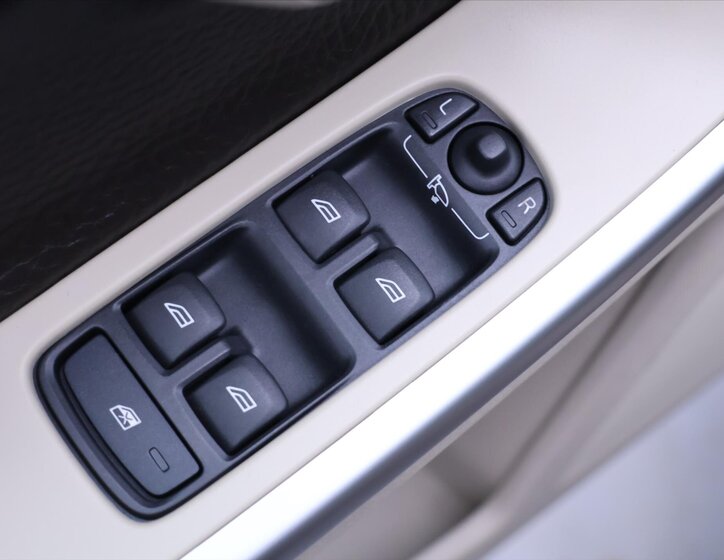 Volvo XC60 SUV 2,4 l 120 kw