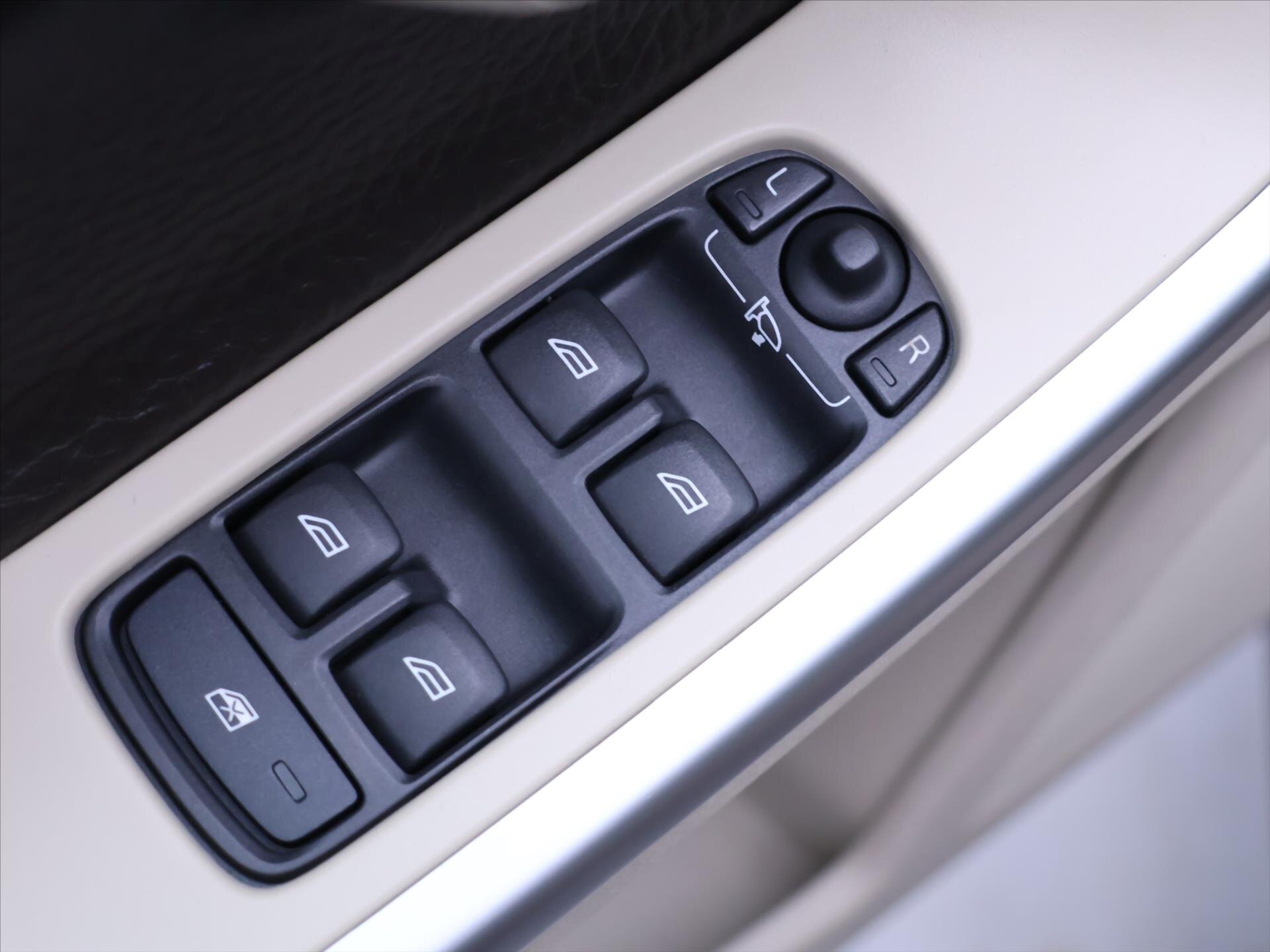 Volvo XC60 SUV 2,4 l 120 kw