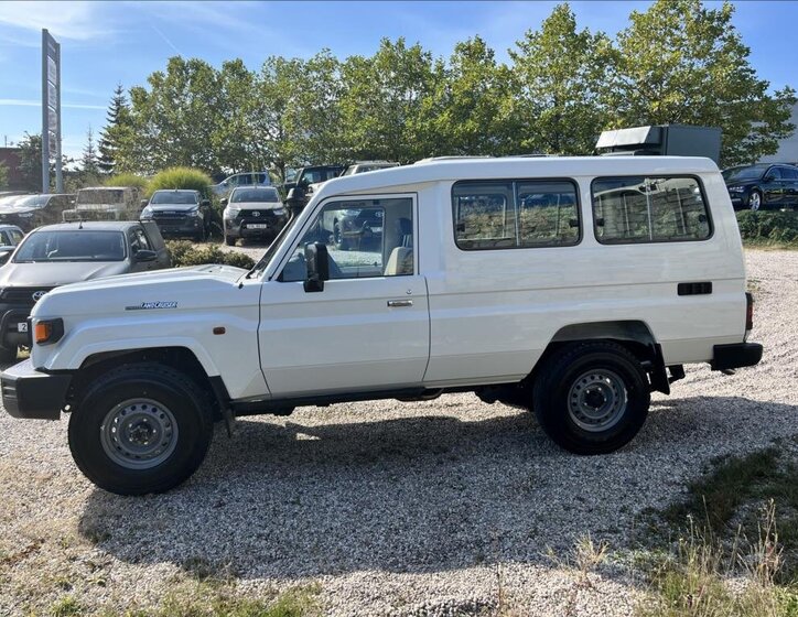 Toyota Land Cruiser 4