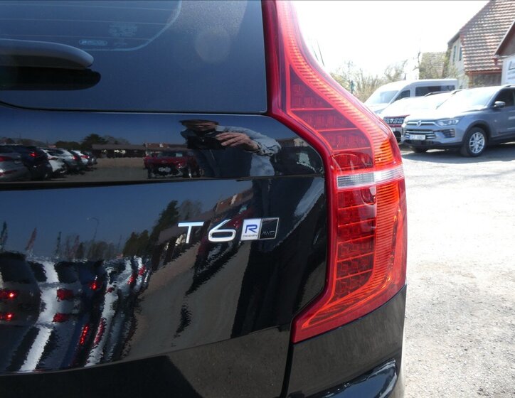 Volvo XC90 SUV / Terénní 2,0 l 228 kw