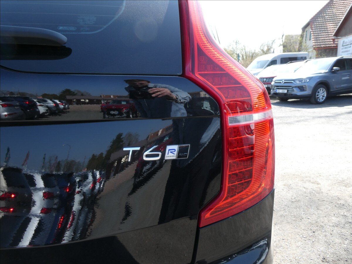 Volvo XC90 SUV / Terénní 2,0 l 228 kw