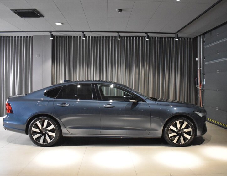 Volvo S90 Sedan / Limuzína 2,0 l 335 kw