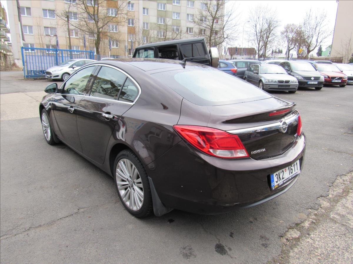 Opel Insignia Sedan / Limuzína 2,0 l 118 kw