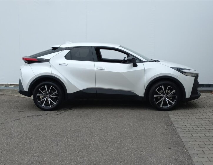 Toyota C-HR 2