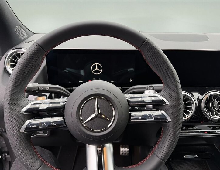 Mercedes-Benz GLA 10