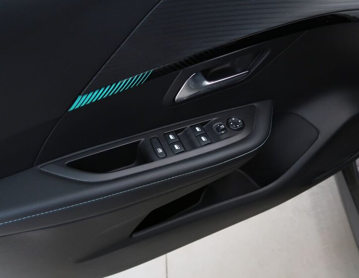 Peugeot 208 Hatchback 1,2 l 96 kw