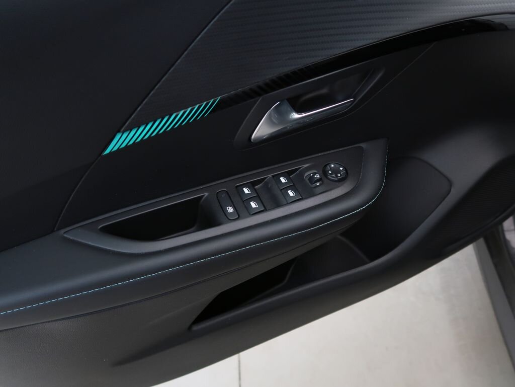 Peugeot 208 Hatchback 1,2 l 96 kw