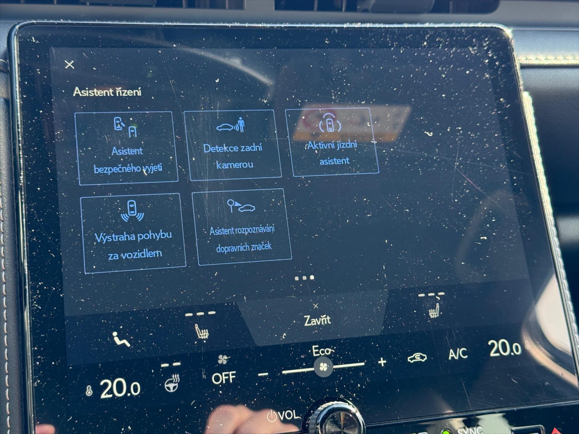 Lexus LBX SUV 1,5 l 67 kw