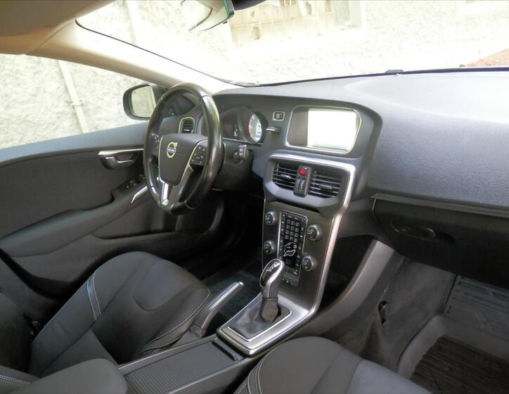 Volvo V40 14