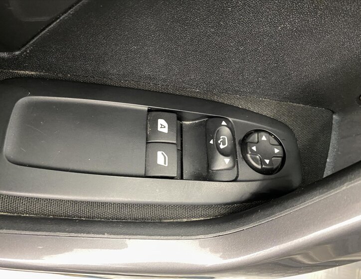 Peugeot 2008 Hatchback 1,2 l 60 kw