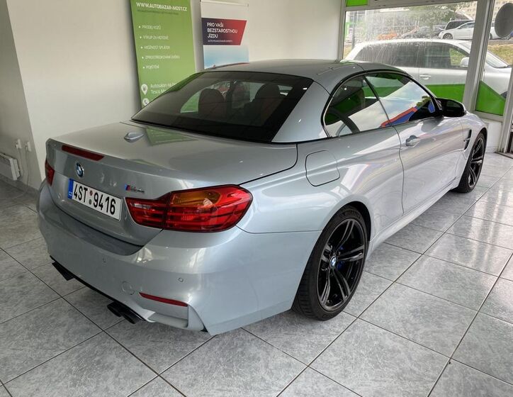 BMW M4 8