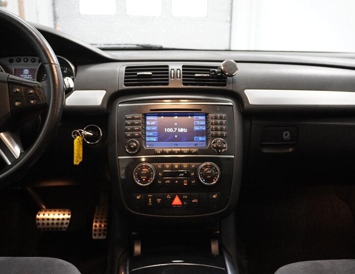 Mercedes-Benz Třídy R SUV 5,0 l 225 kw