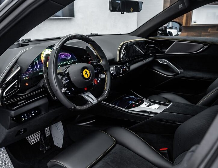 Ferrari Ostatní SUV / Terénní 6,5 l 529 kw