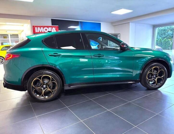 Alfa Romeo Stelvio 4
