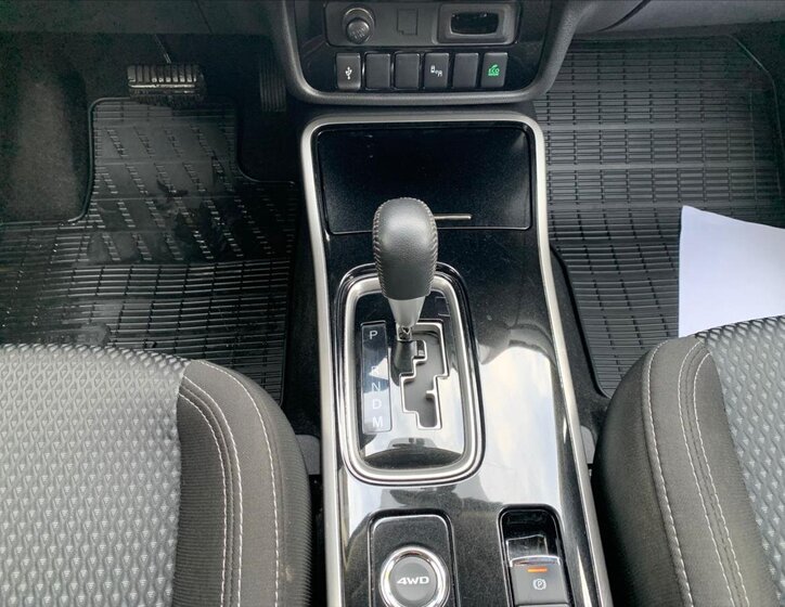 Mitsubishi Outlander SUV 2,0 l 110 kw