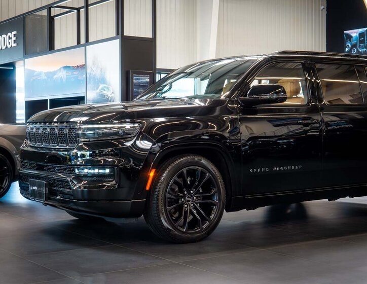 Jeep Grand Wagoneer SUV 6,4 l 351 kw