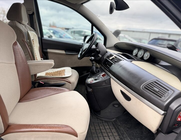 Peugeot 807 MPV 2,2 l 94 kw