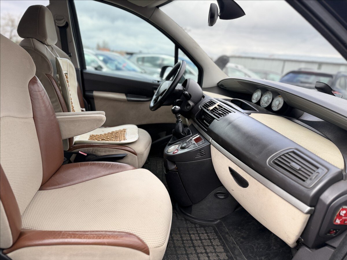 Peugeot 807 MPV 2,2 l 94 kw