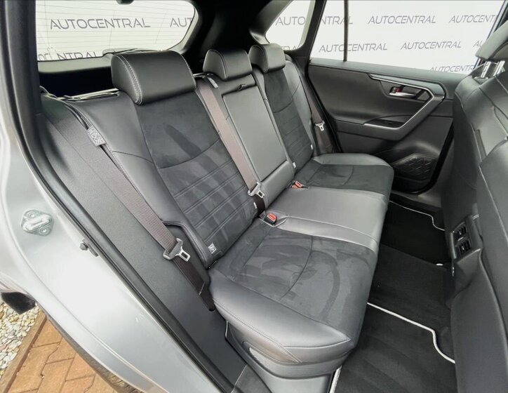 Toyota RAV4 SUV 2,5 l 219 kw