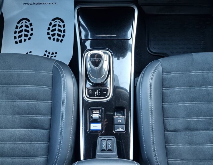 Mitsubishi Outlander SUV / Terénní 2,4 l 165 kw