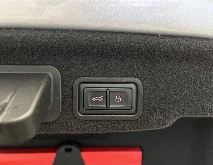 Audi A8 Sedan / Limuzína 3,0 l 190 kw