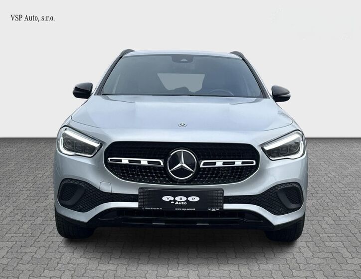 Mercedes-Benz GLA 8