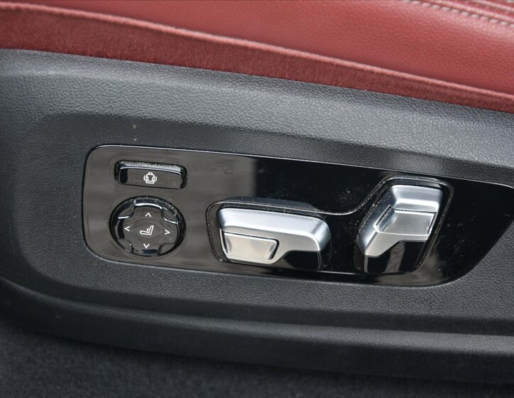 BMW X6 SUV / Terénní 4,4 l 390 kw
