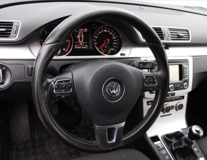 Volkswagen Passat Kombi 1,6 l 77 kw