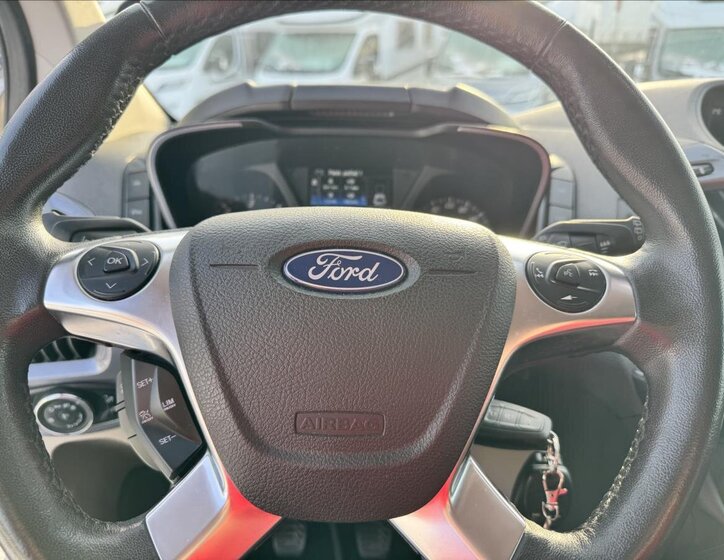 Ford Tourneo Custom 14