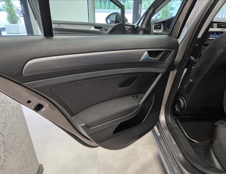 Volkswagen Golf Hatchback 1,2 l 81 kw