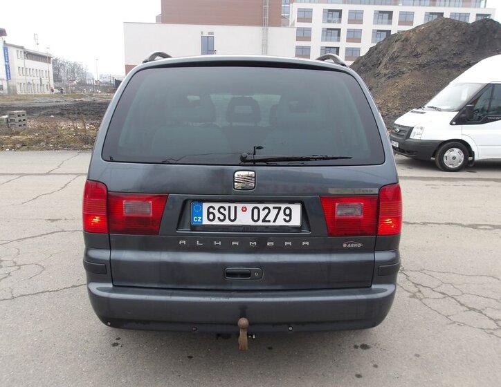 Volkswagen Sharan Kombi 2,0 l 103 kw