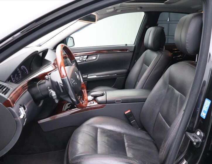 Mercedes-Benz Třídy S Sedan / Limuzína 4,7 l 320 kw