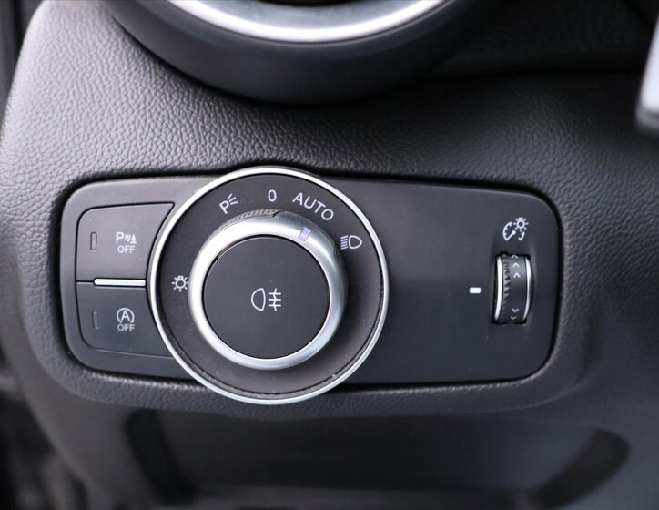 Alfa Romeo Giulia Sedan / Limuzína 2,1 l 110 kw