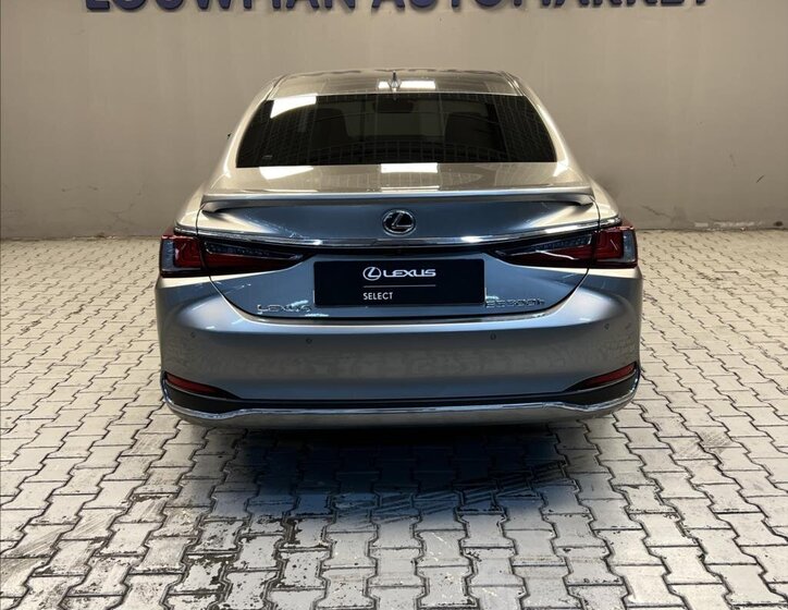 Lexus ES 300h Sedan 2,5 l 160 kw