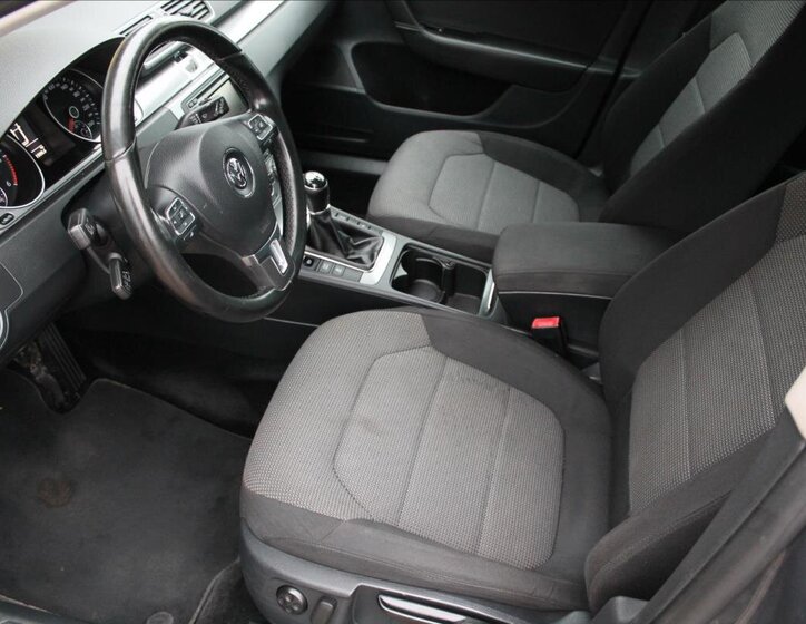 Volkswagen Passat Kombi 1,6 l 77 kw