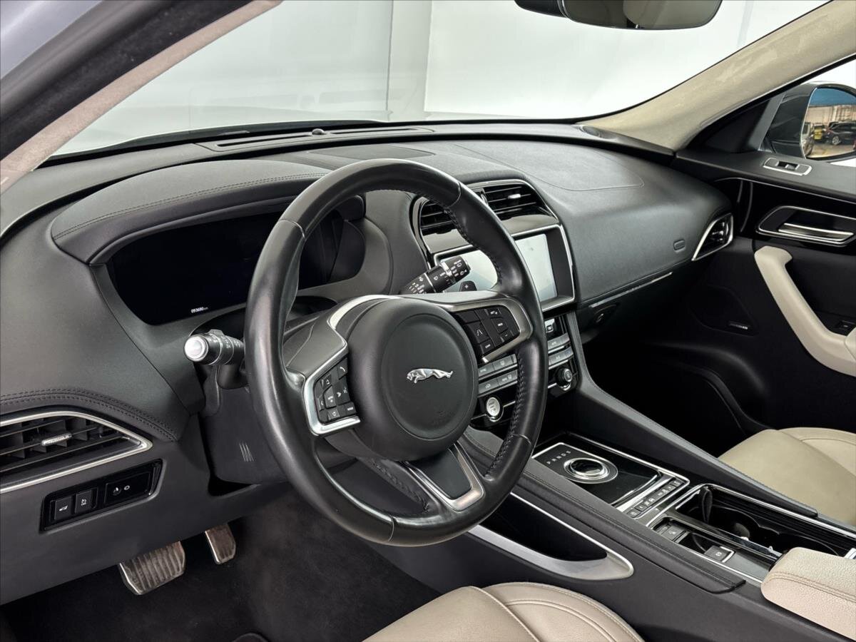 Jaguar F-Pace SUV / Terénní 2,0 l 132 kw