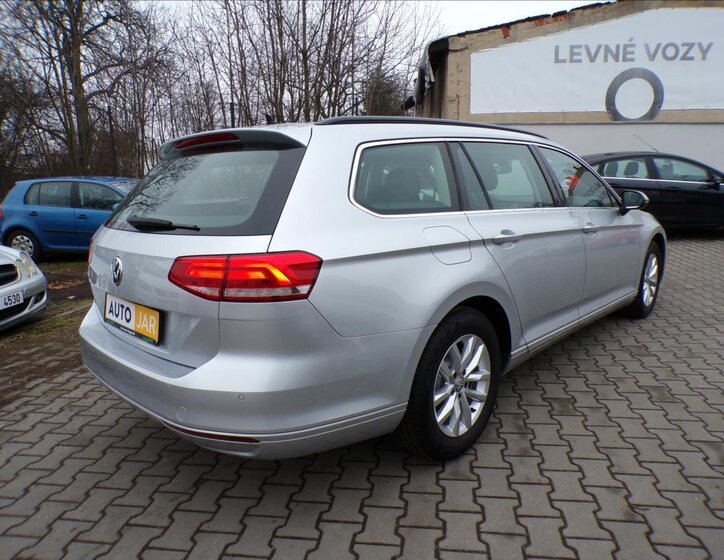 Volkswagen Passat Kombi 1,6 l 88 kw