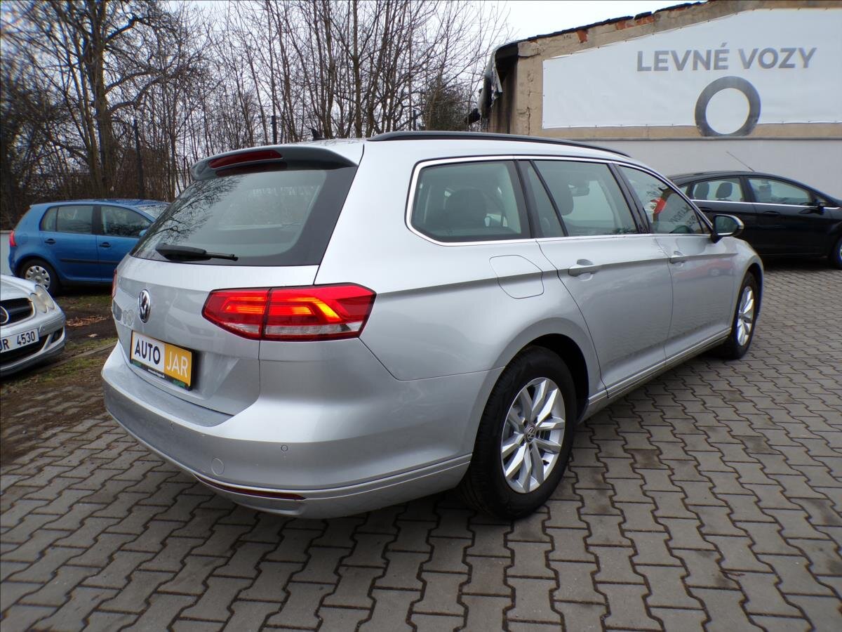 Volkswagen Passat Kombi 1,6 l 88 kw